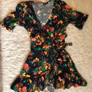 Short flower print wrap dress